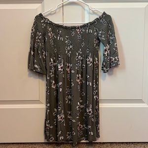 SM REWIND Off-The-Shoulder Gray Floral Dress